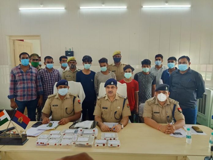 ayodhya police caught 4 vicious accused of robbery, jewelery and bike recovered