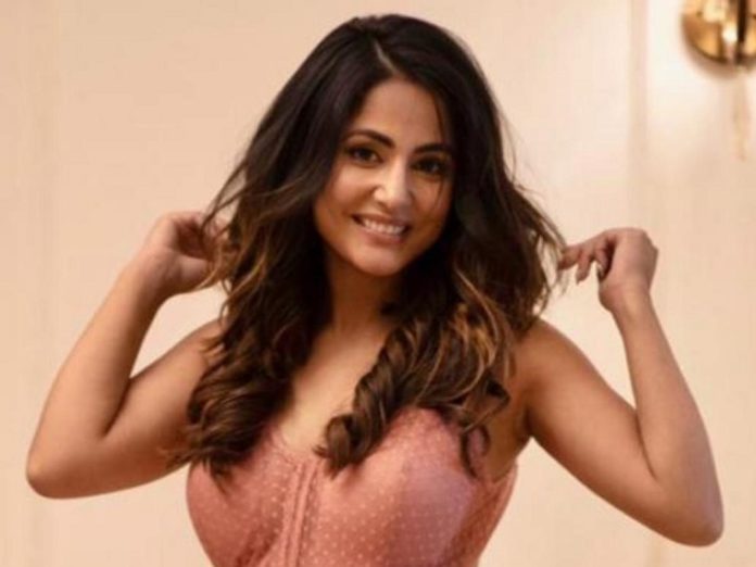 Fans are getting flustered after watching Hina Khan's video, know what is in her video