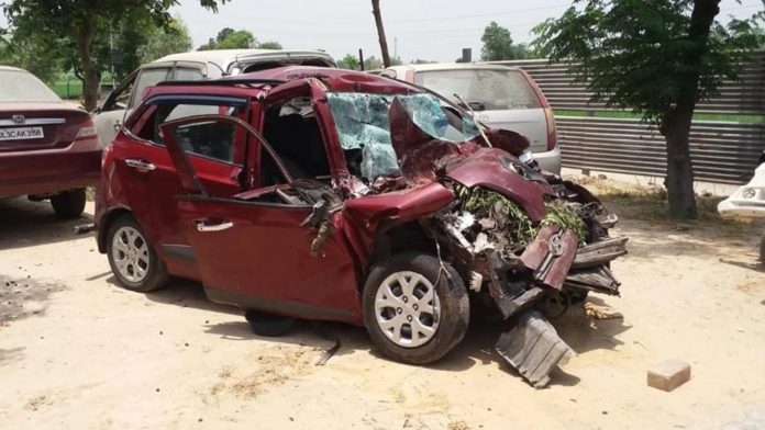 Major accident in Rampur: Canter hit car, five killed