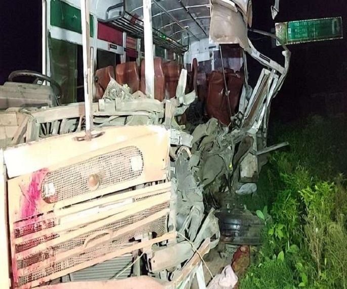 Etawah News, Etawah accident, two killed, bus collided with truck, roadbase bus