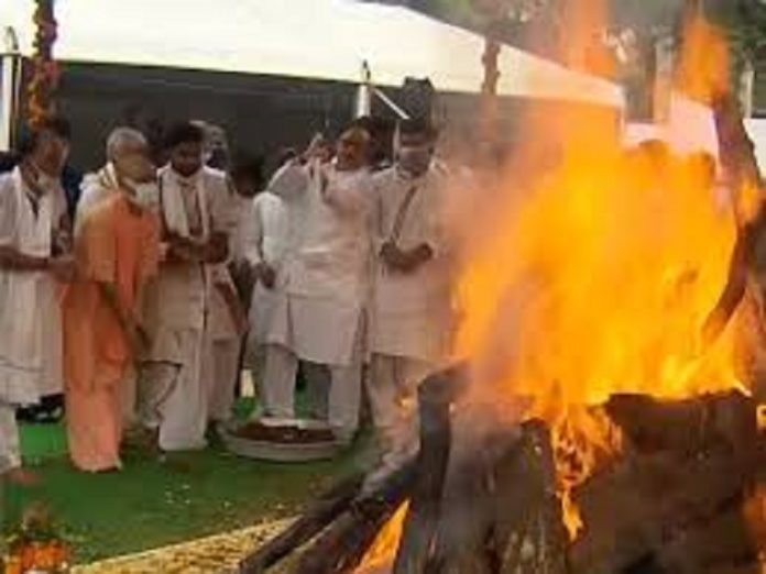 Former CM Kalyan Singh merged with Panchtatva, son Rajveer Singh lit the fire with state honors