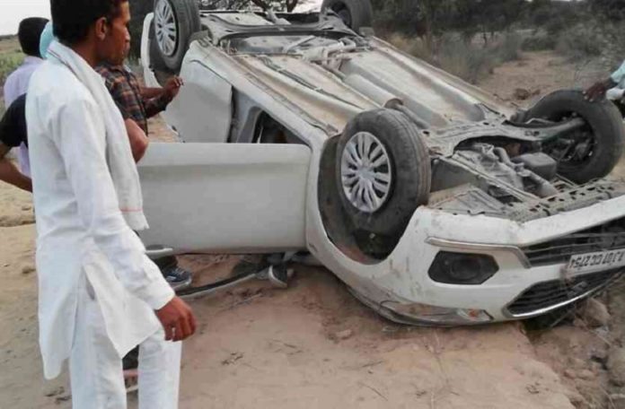 Five lives were engulfed in the lap of death due to the car blinking, two injured