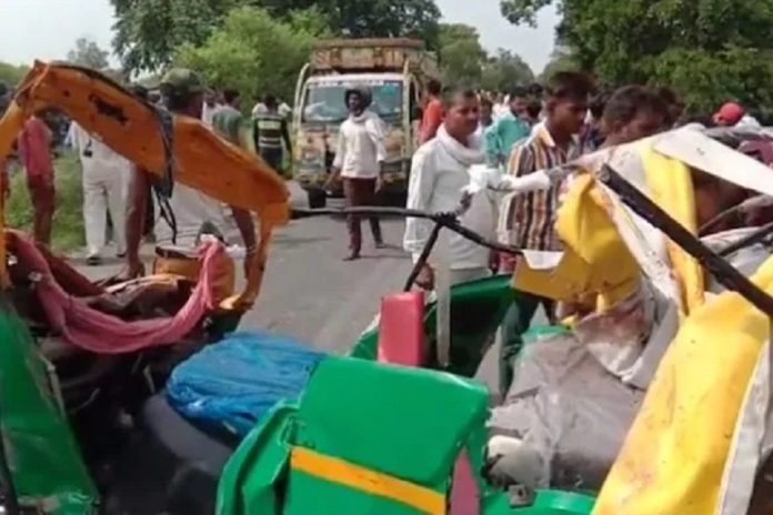 5 killed, two injured when a speeding vehicle hit an auto in Rajgarh