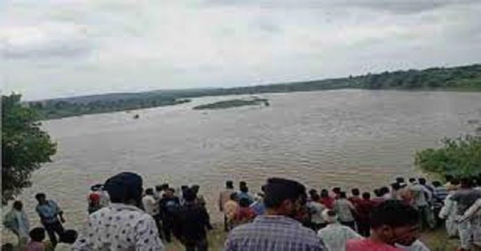 Traumatic accident in Amravati, 11 people of the same family drowned due to boat capsizing, bodies of three recovered