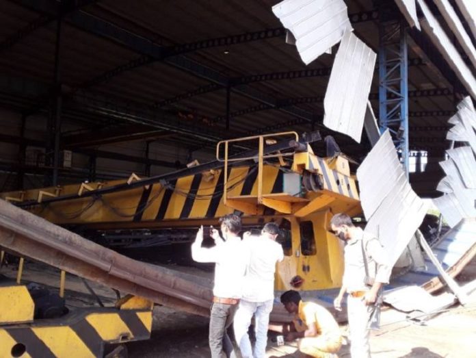 Bahraich: Crane collapses in steel factory, one worker killed, three seriously injured