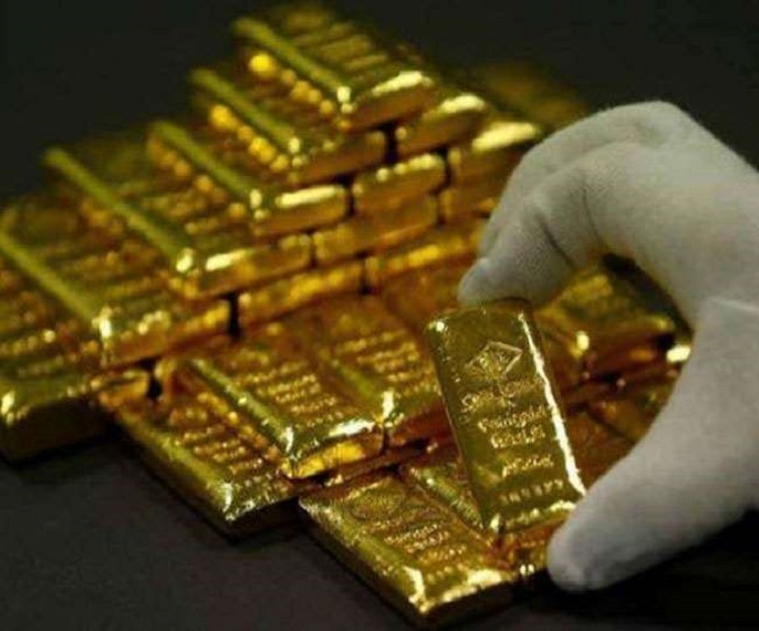 Gold worth four and a half crores brought hidden in underwear, smugglers caught like this