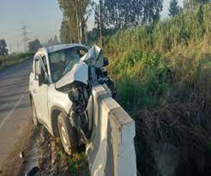 Big accident in Saharanpur: Car collided with culvert, three including couple died