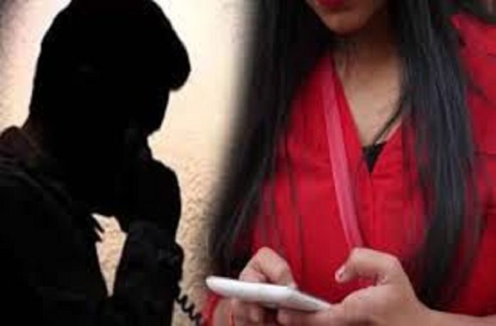 Meerut: Talking to girlfriend on mobile was heavy, the girl's family raped her naked