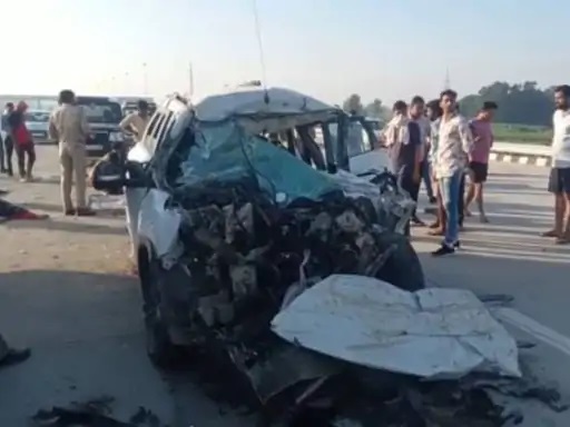 5 killed in speeding car truck in Meerut, dead bodies had to be cut and removed