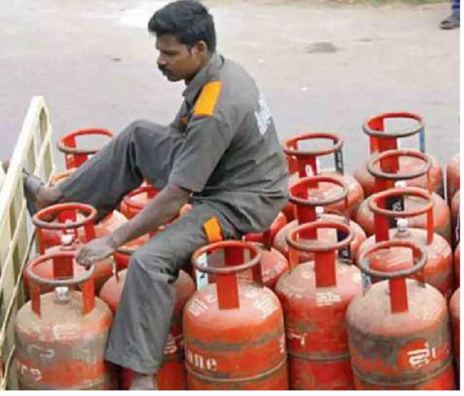 Gas cylinder became expensive again, it was difficult to run the house due to constant inflation