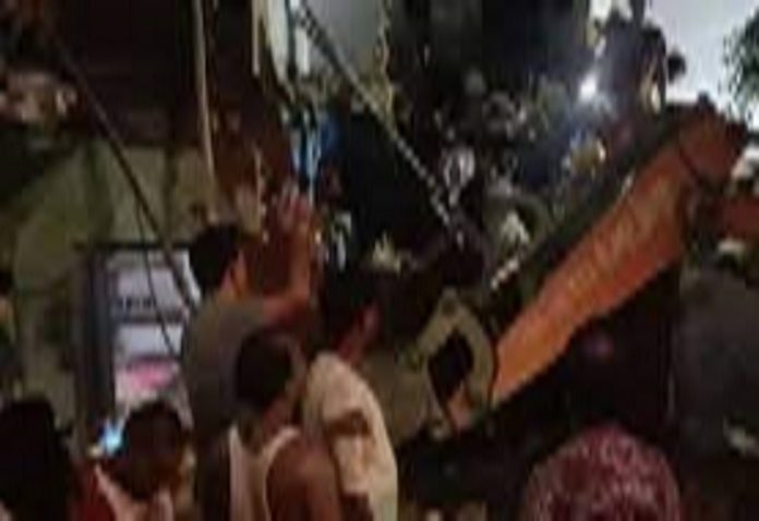 Two-storey house collapsed in Jaunpur at midnight, five dead and five injured