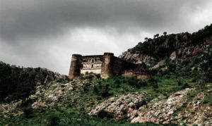 Do you know about the world's most feared Bhangarh Fort, let us tell you