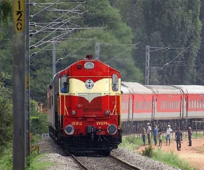 Now conspiracy to overturn Ballia Passenger: Ballasts kept up to three meters on railway track, three arrested