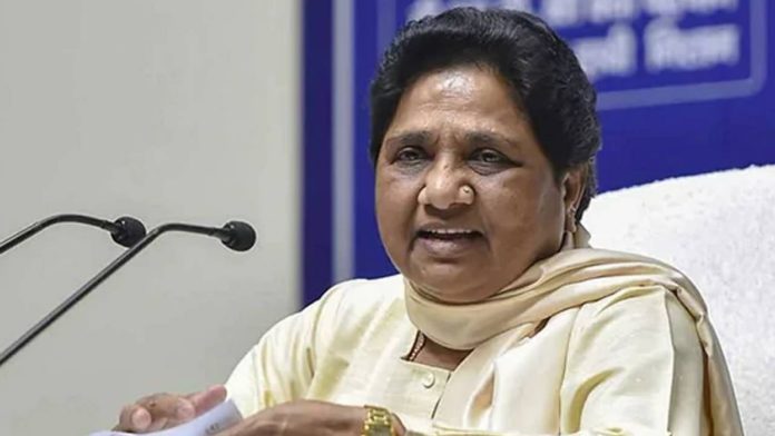 Mayawati reminded the guest house incident and instructed the SP chief to look into his collar