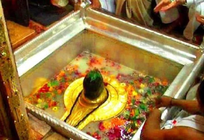 A devotee of Baba Vishwanath donated 120 kg of gold to shine the sanctum sanctorum with gold