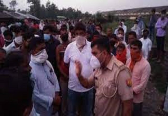 Kushinagar accident: Angry villagers blocked the highway, said - if an ambulance arrived on time, many lives would have been saved