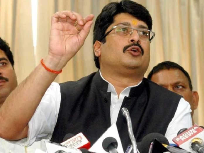 Raja Bhaiya's open challenge to SP chief Akhilesh Yadav, no one can put mai's red latch in the swivel