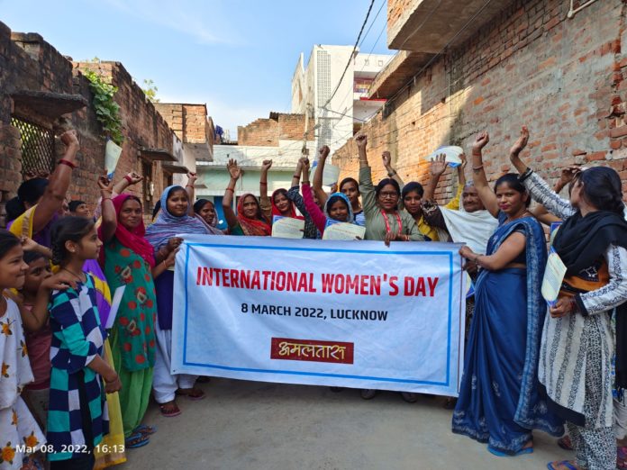 Pledge to make violence free society on Women's Day