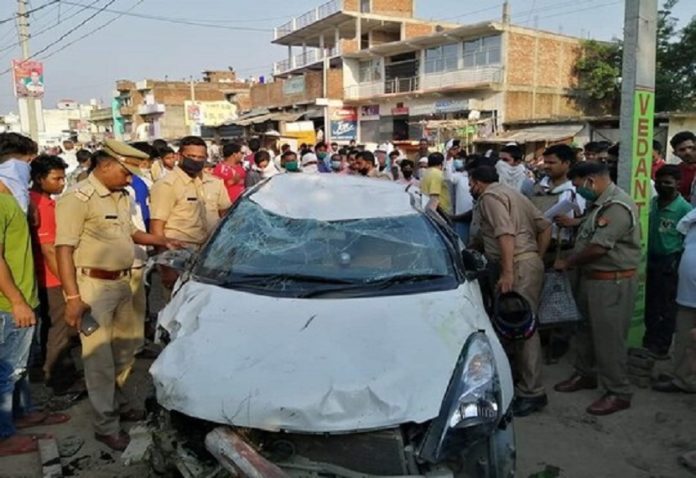 Uncontrollable car tramples passersby in Azamgarh, four killed and many injured