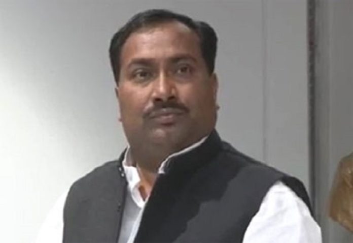 Swami Prasad Maurya's nephew Pramod Maurya left SP's cycle, made serious allegations against SP