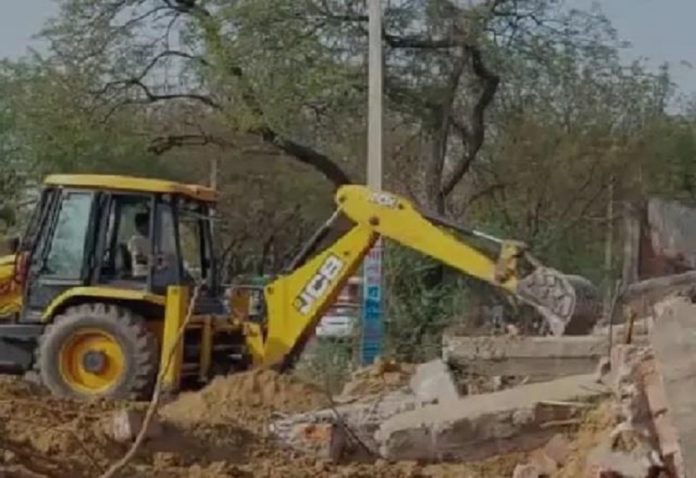 In Shikohabad, where five people lost their lives in the explosion, the administration's bulldozer was used there, many weak houses were razed to the ground.