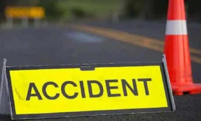 Major accident in Basti: Unknown vehicle hit the car, four people of same family killed, three injured