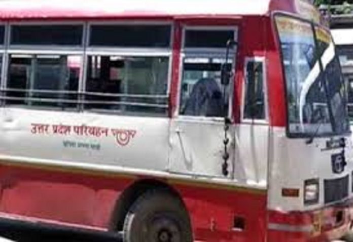 Bus and car collide in Auraiya, four people of the same family died, five serious