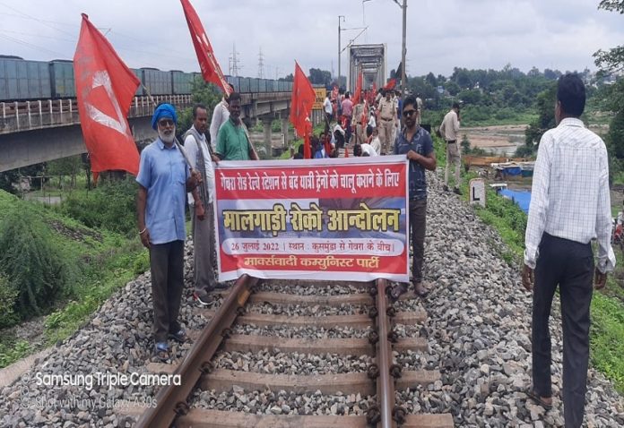 Demand to run passenger trains from Gevra station, CPI(M) jammed goods trains for 3 hours