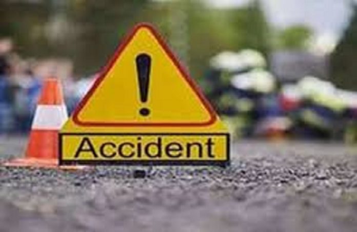 Big accident in Etawah: DCM hit a parked bus, three killed, three serious