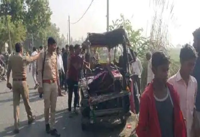 Overloaded auto collided with truck in Etawah, three killed, seven in critical condition