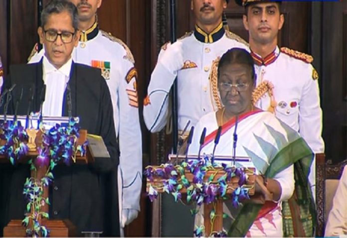 Draupadi Murmu became the 15th President of the country, CJI administered the oath, these people were present in the ceremony