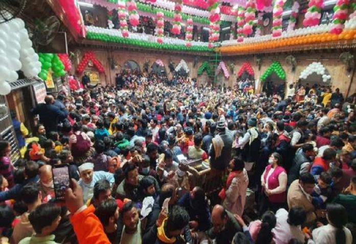 Mathura: Two devotees died due to crowd pressure at Mangla Aarti in Banke Bihari temple