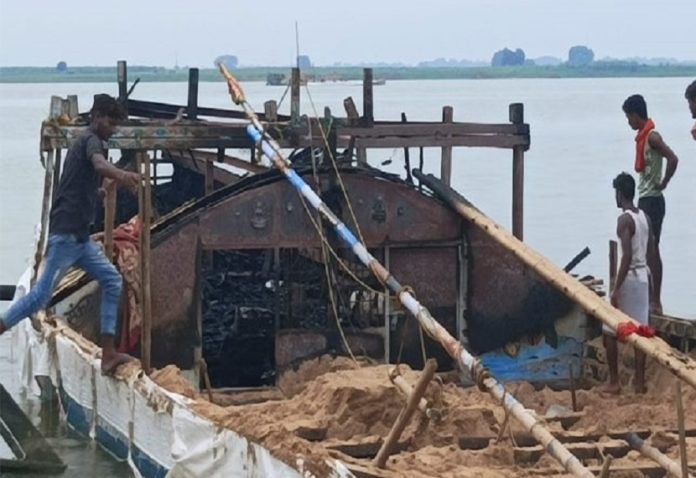 Big accident: Five laborers died due to cylinder explosion while cooking food on boat in Bihar