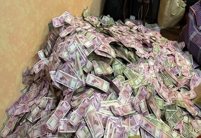 After Bengal, black money was found in Maharashtra, it took 13 hours to count Rs 56 crore