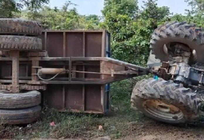 Tractor trolley full of devotees returning from Mathura overturned in ditch, two killed, nine injured