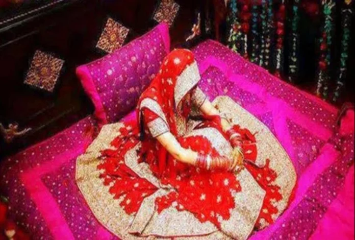 On the third day of the wedding, the newly wed bride took cash-jewelry, the groom was shocked