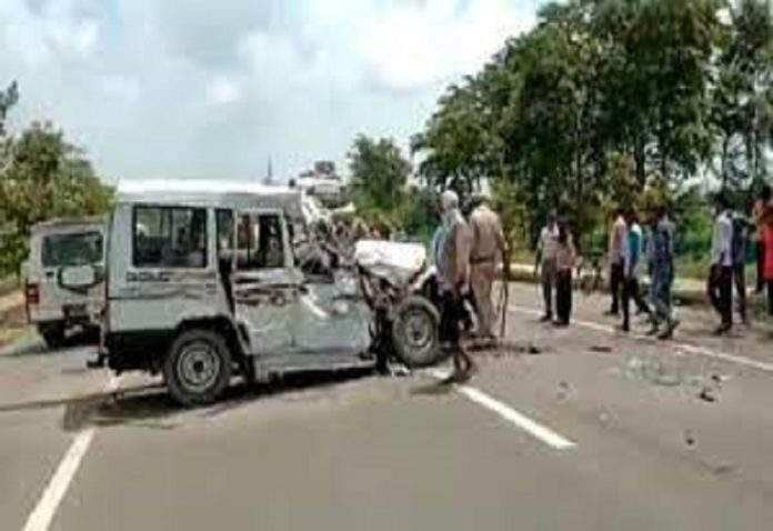 Unknown vehicle hit police jeep in Sitapur, police officer killed, three constables injured