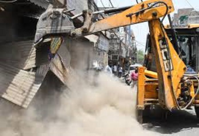 Baba's bulldozer ran at the restaurant of AIMIM Mohammad Tawfiq's wife in Bareilly