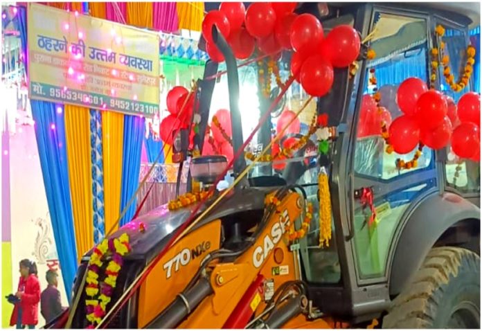 Increased popularity: Bulldozer was given instead of car to 'Yogi' in marriage, father-in-law said if he does not get a job,