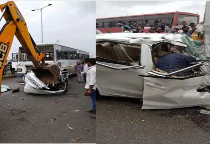 Accident in Gujarat: The driver caught a nap, the car collided with the divider, seeing the accident, the bus driver got attacked 9 killed, 30 injured