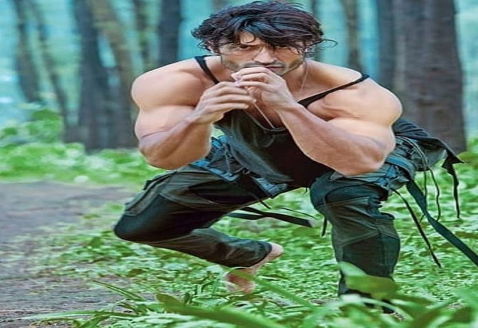 Vidyut Jammwal is making the impossible possible, the actor is sweating profusely