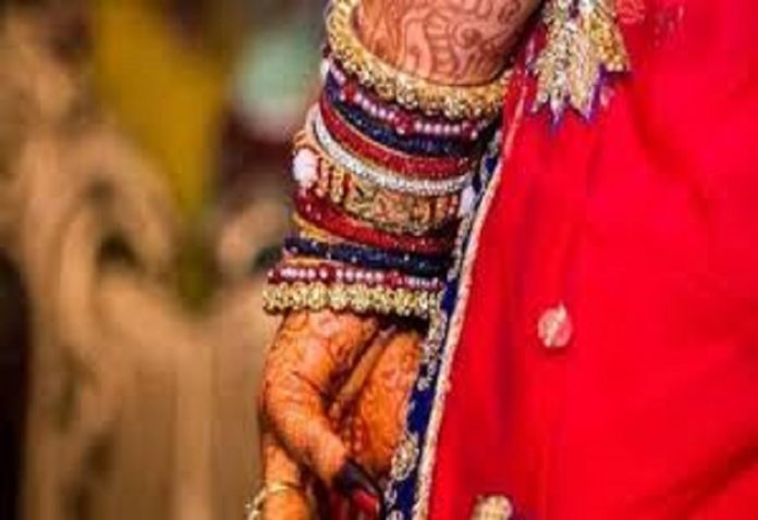 Obscene photos of the bride decorating her hands with henna went viral, the groom refused to bring the wedding procession