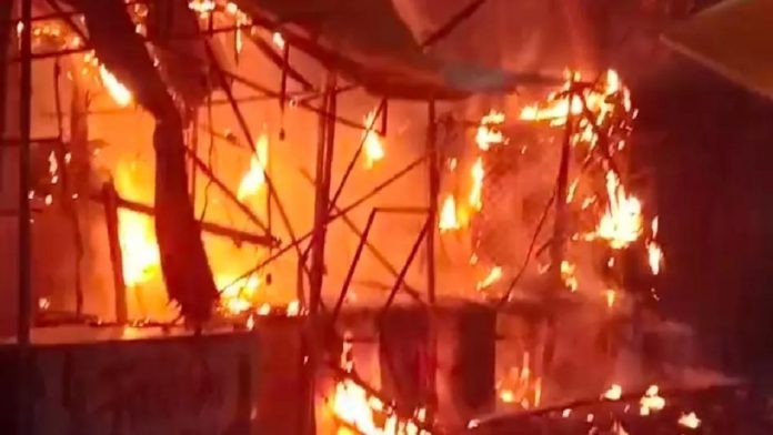 Kanpur: Fire broke out in the wholesale market of cloth, loss of billions due to fire in 800 shops
