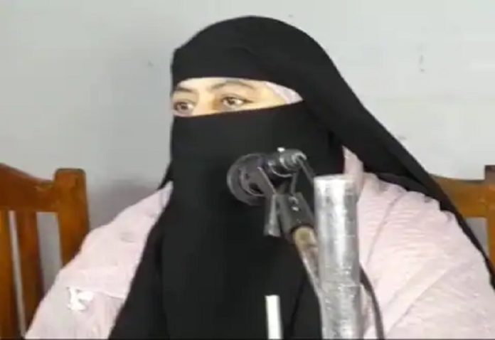Prayagraj police released photo without burqa for the first time to catch the wife of Mafia Atiq