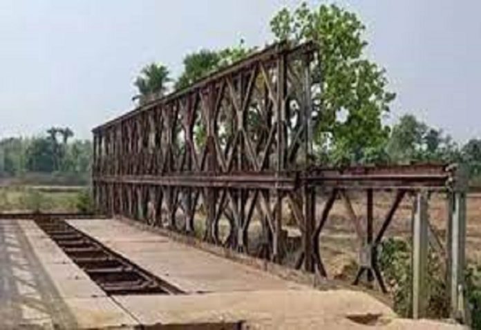 Amazing: A bridge made of six thousand kg of iron was stolen in Maharashtra, the police caught four thieves