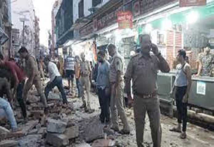 Big accident: Five killed, many injured due to collapse of old building near Vrindavan Banke Bihari temple