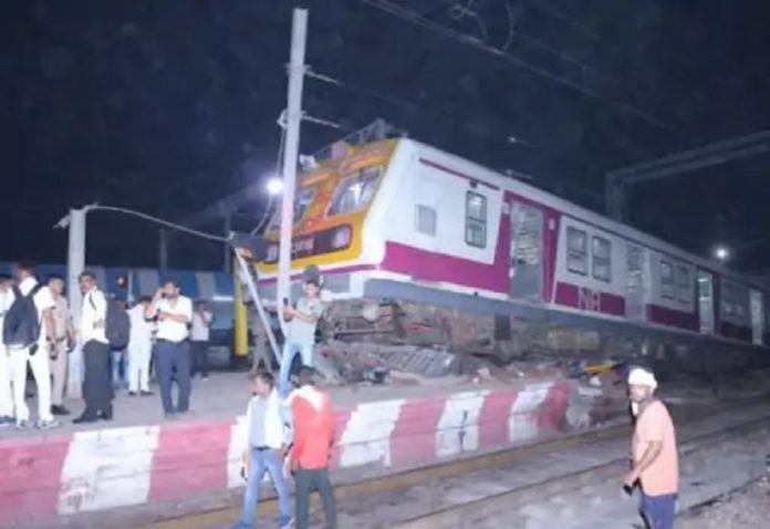 A major accident was avoided in Mathura, the train left the track and boarded the platform. Passengers saved their lives by running away.