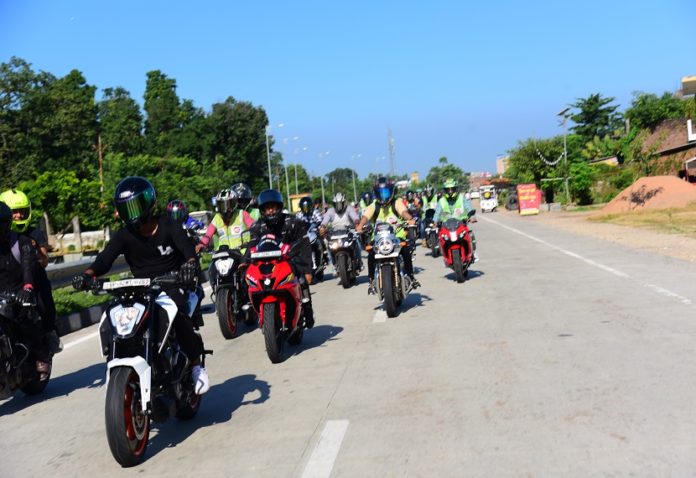 Under the India Bike Week-2023, a unique event of 'Chai-Pakora Ride' was organized in Lucknow with the efforts of Gulf Oil.