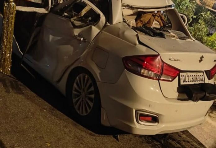 The car of six friends who were going to visit Dehradun went out of control and rammed into a truck, all of them died.