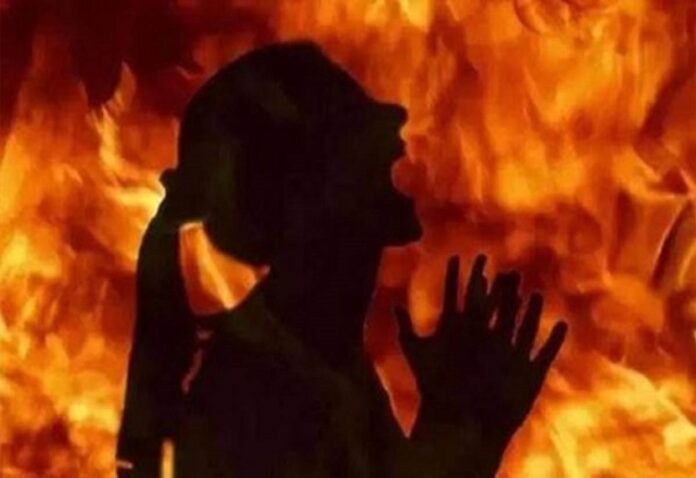 Horrific accident in New Delhi: Fire broke out in a four-storey building, four people including two children burnt alive.